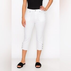 2/$20 DG2 by Diane Gilman White Capris